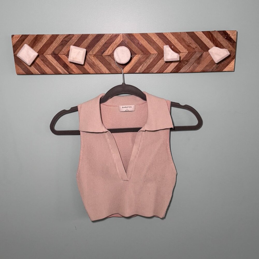 Aritzia Babaton Sculpt Knit Open Collar Sleeveless Polo in Beige Size Small - Picture 1 of 3